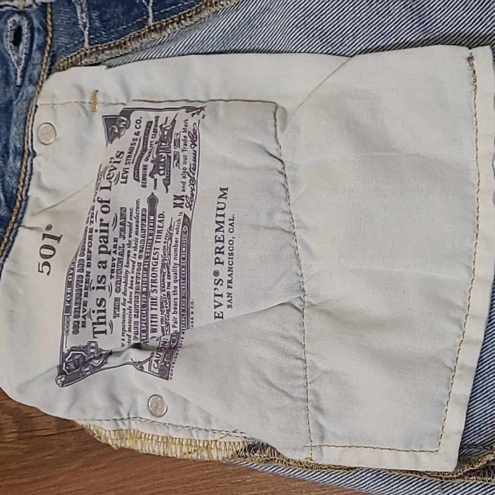 Levi's Women's Classic Blue Jean Shorts used good‎ condition. - Picture 13 of 15
